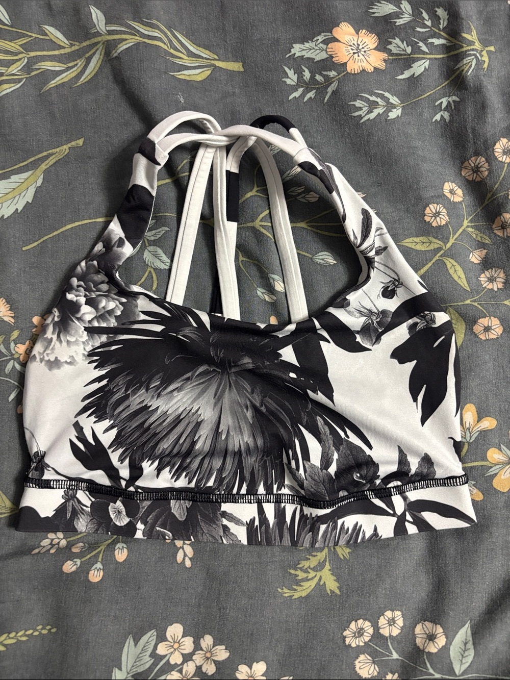 Lululemon Floral Strappy Back Sports Workout Bra in Black & White Size 4
